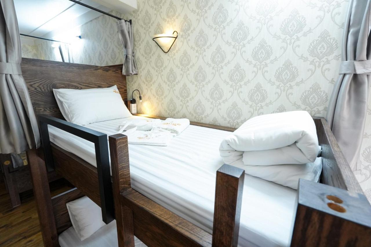 Musketeers Guest House Ханой Экстерьер фото