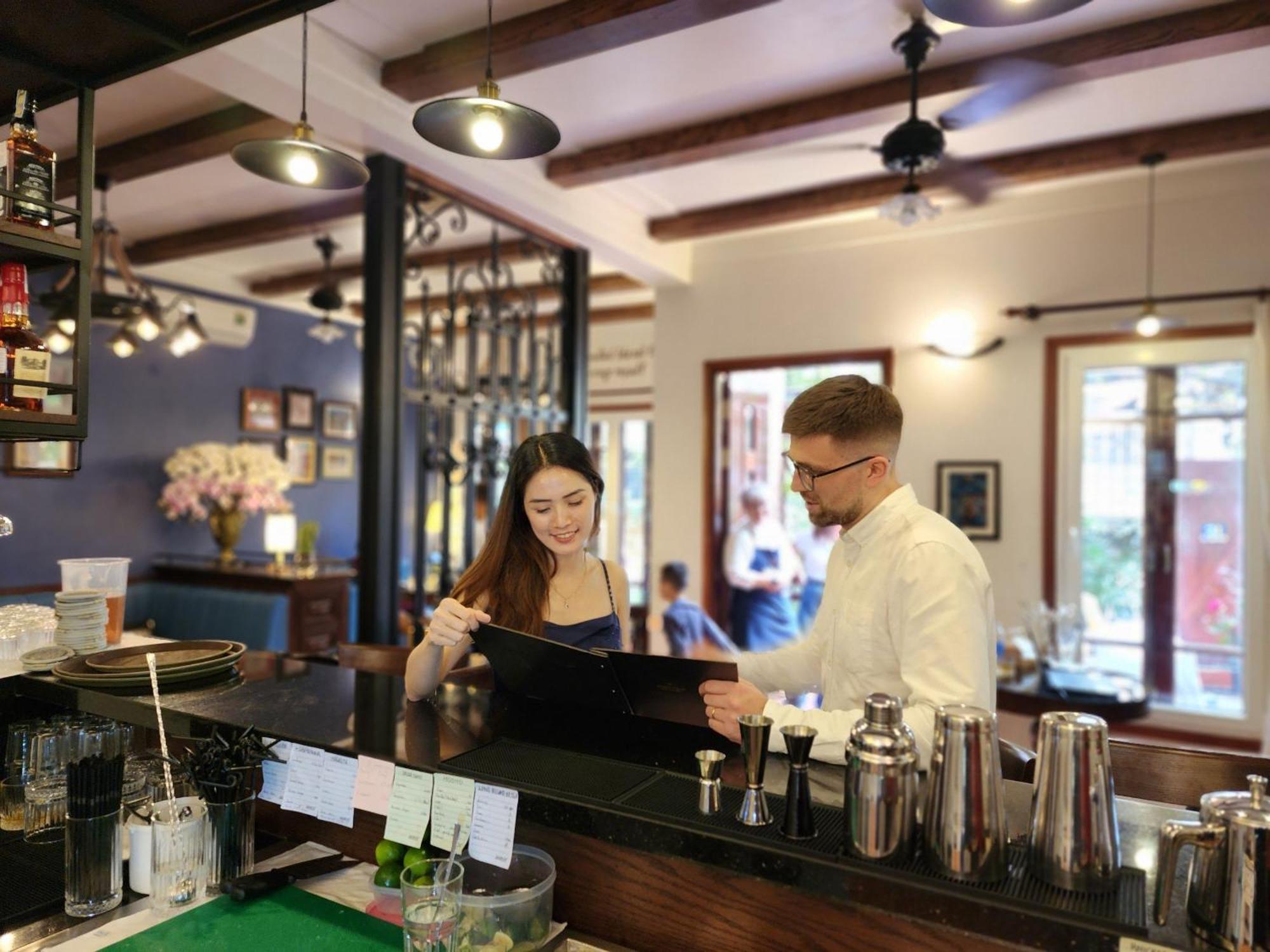 Musketeers Guest House Ханой Экстерьер фото