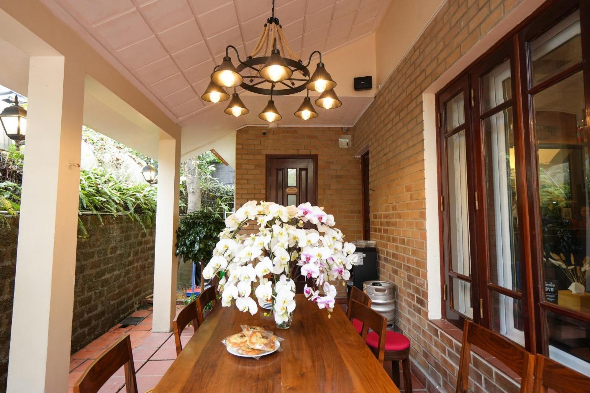 Musketeers Guest House Ханой Экстерьер фото